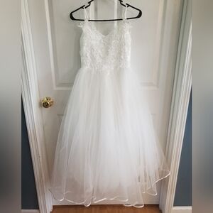 NWOT. Charming White Lace Kids Formal Dress. Size 8. #TB